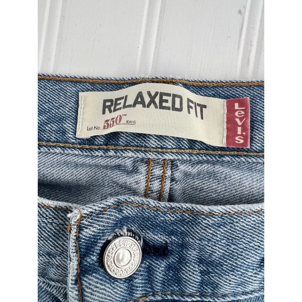 Levi's 550 Relaxed Fit Men's Jeans size 40x30 Vintage Tapered Leg‎ Distressed